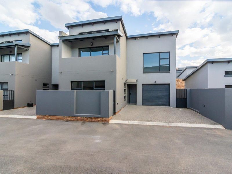 Secure estate living modern three bedroom home with quality finishes - Photo 5