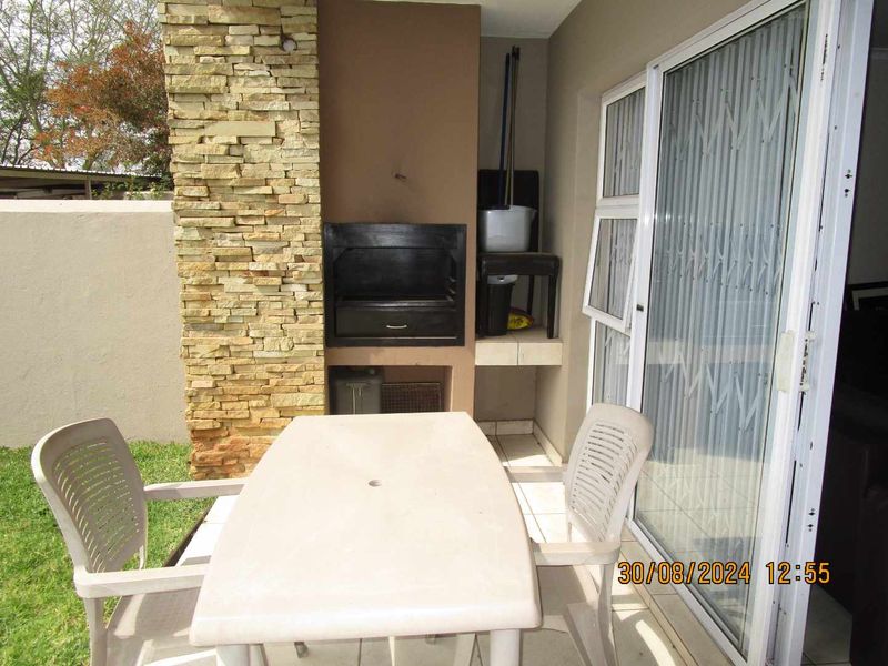 STUNNING FULLY FURNISHED GROUND FLOOR APARTMENT IN SECURE COMPLEX - Photo 5