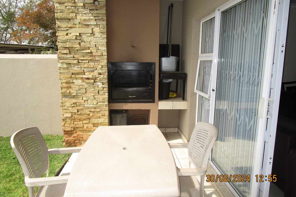 STUNNING FULLY FURNISHED GROUND FLOOR APARTMENT IN SECURE COMPLEX - Photo 5
