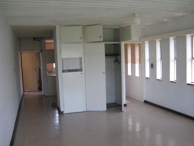 BACHELOR FLAT TO RENT IN ELOFFSDAL - Photo 3