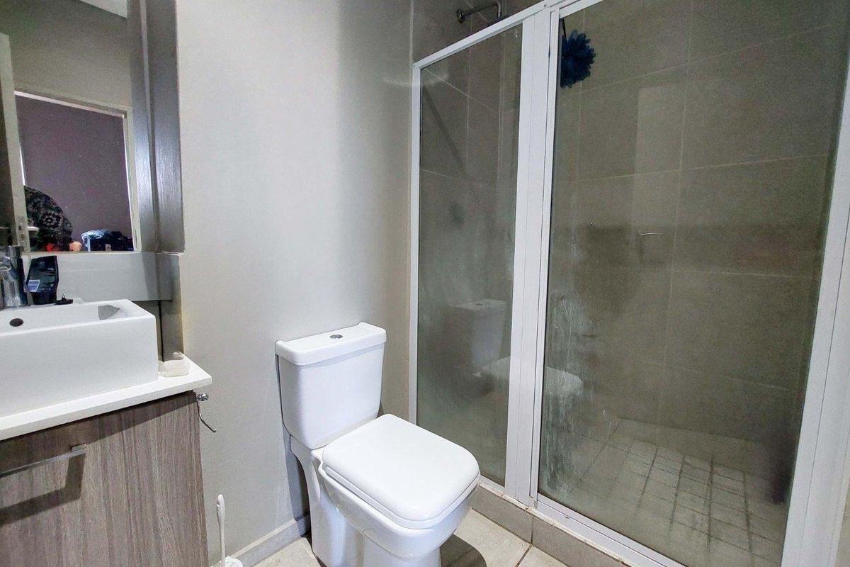 Modern 1 bedroom, 1 bathroom apartment at The Bolton - Photo 5