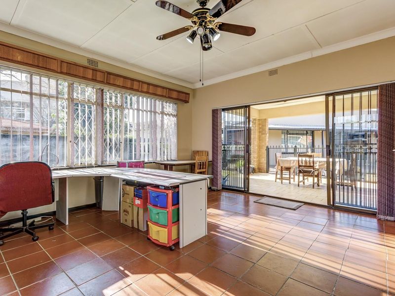 SUPER NEAT AND SPACIOUS HOME WITH SUPERB FLATLET - Photo 4