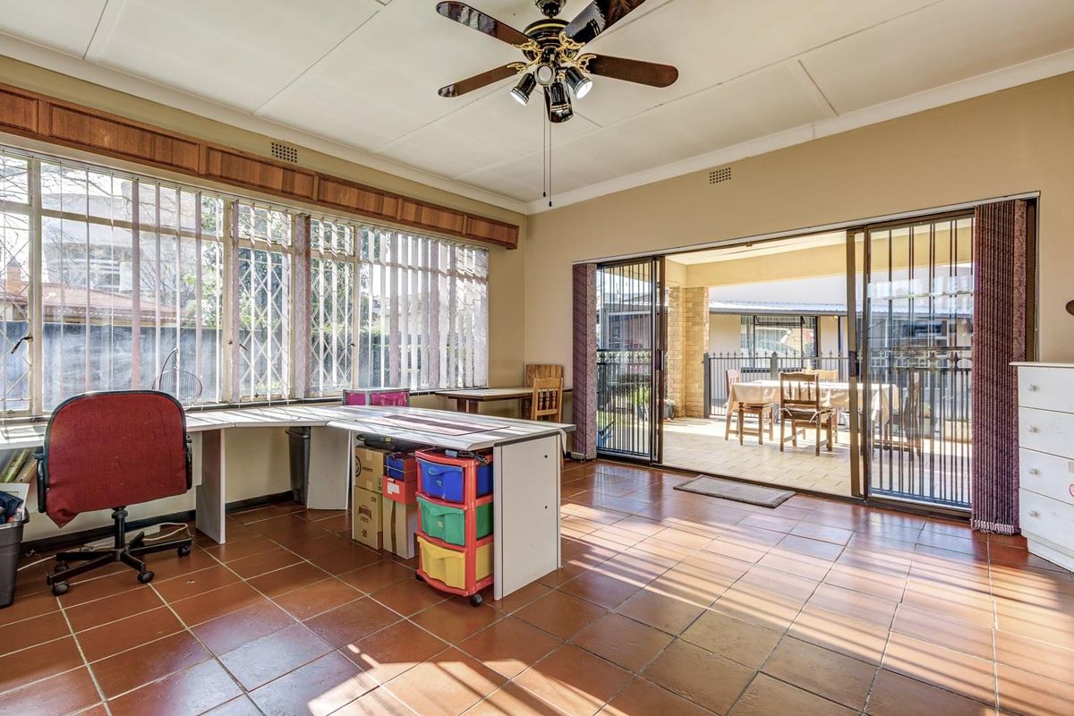 SUPER NEAT AND SPACIOUS HOME WITH SUPERB FLATLET - Photo 4