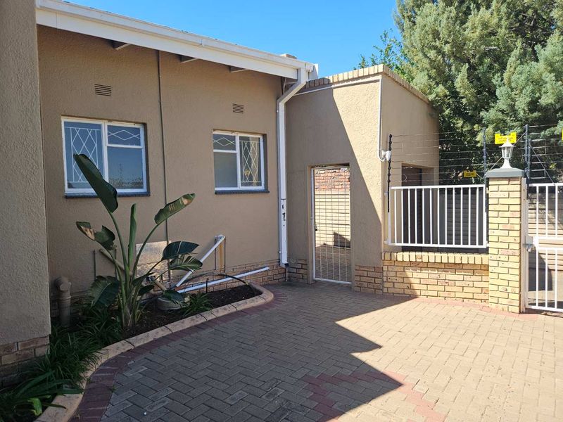 Prime Investment Property in South Ridge - Photo 4