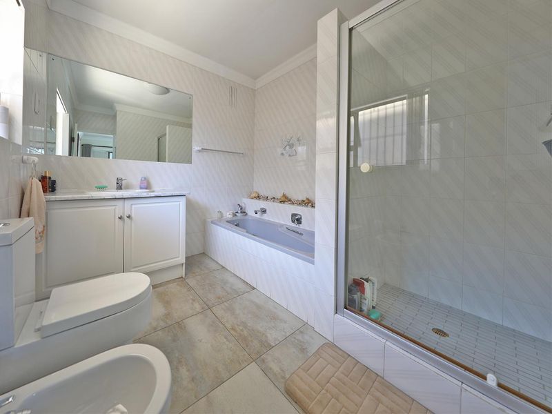 4 Bedroom family home for sale in Plattekloof. - Photo 8