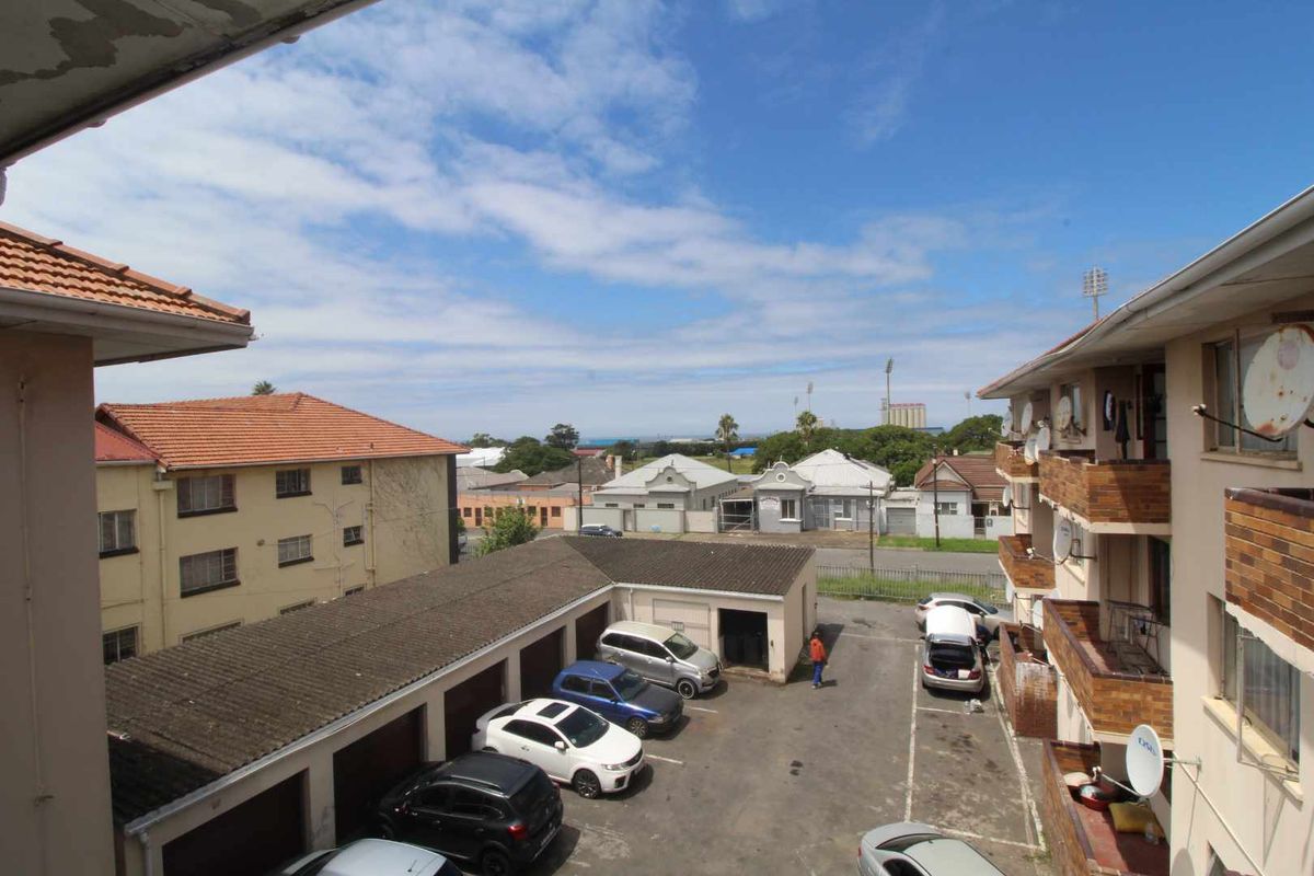 Central Location & Comfort: The Ultimate Combo! - Photo 2