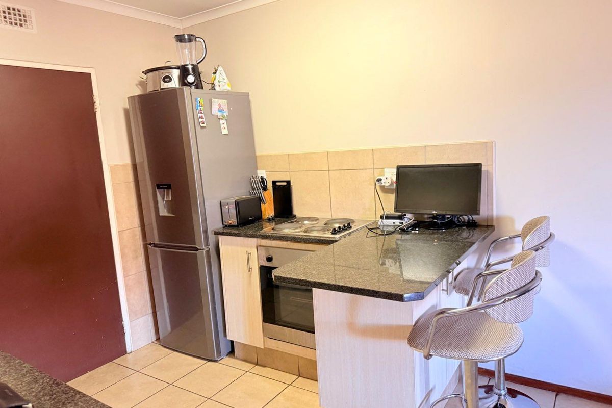 Perfect lock-up & go property - Photo 4