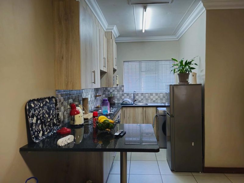 Modern  Apartment in Hartbeespoort - Photo 7