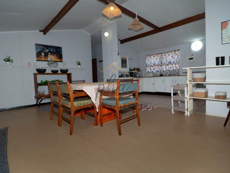 3-Bedroom Family Home with Flat - Photo 7