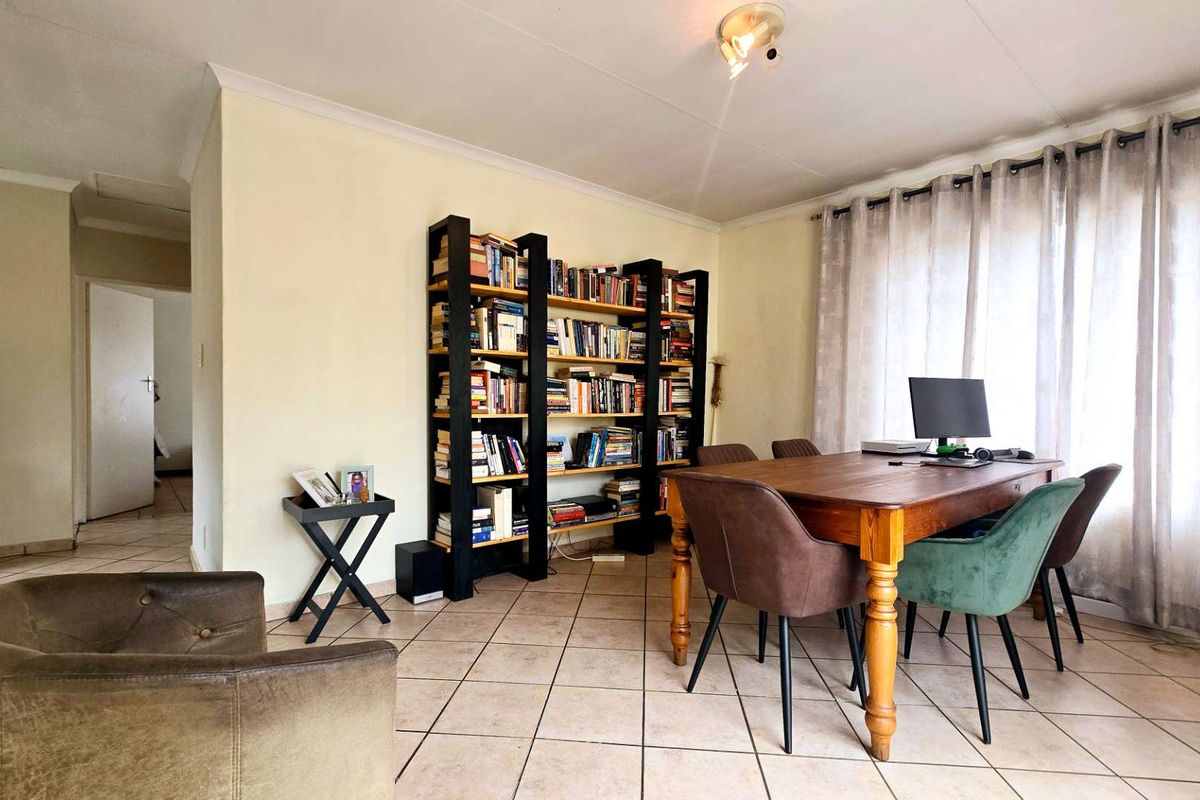 First Floor Apartment in a Security Complex - Photo 2