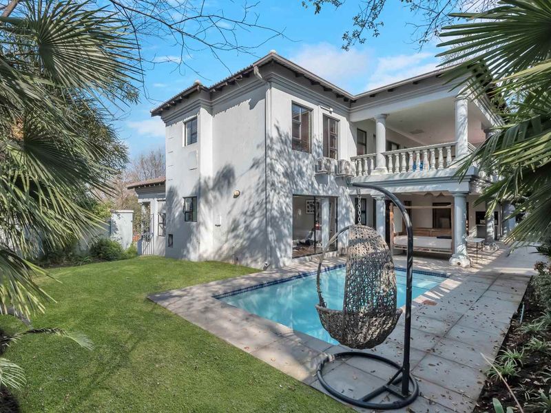 LARGE FAMILY HOME CLOSE TO GREEN BELT - Photo 7