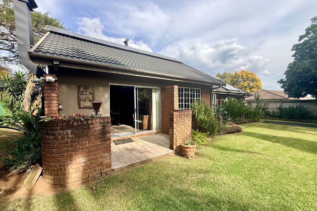 Beautiful 4 Bedroom house for sale in vryheid - Photo 3