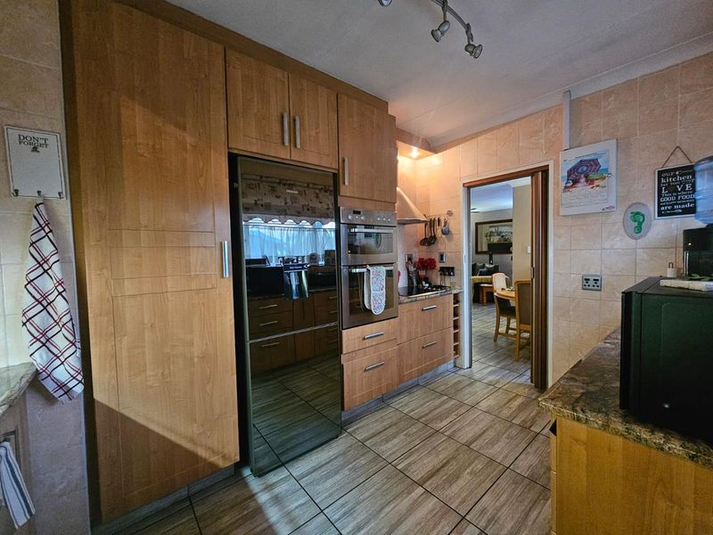 Prestine Family Home for Sale - Photo 9