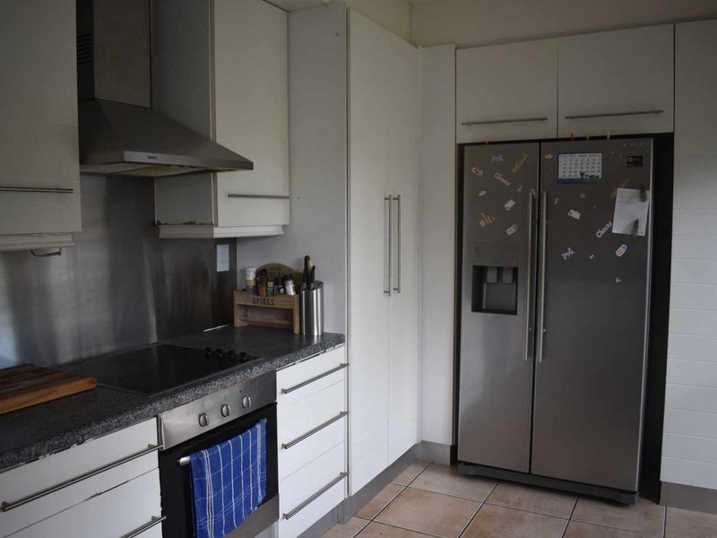 Impecable Home beautifully presented! - Photo 10