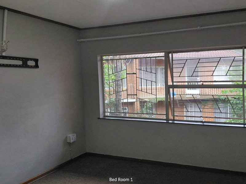 Perfect Starter Home: 2-Bedroom Townhouse in Westdene - Photo 6