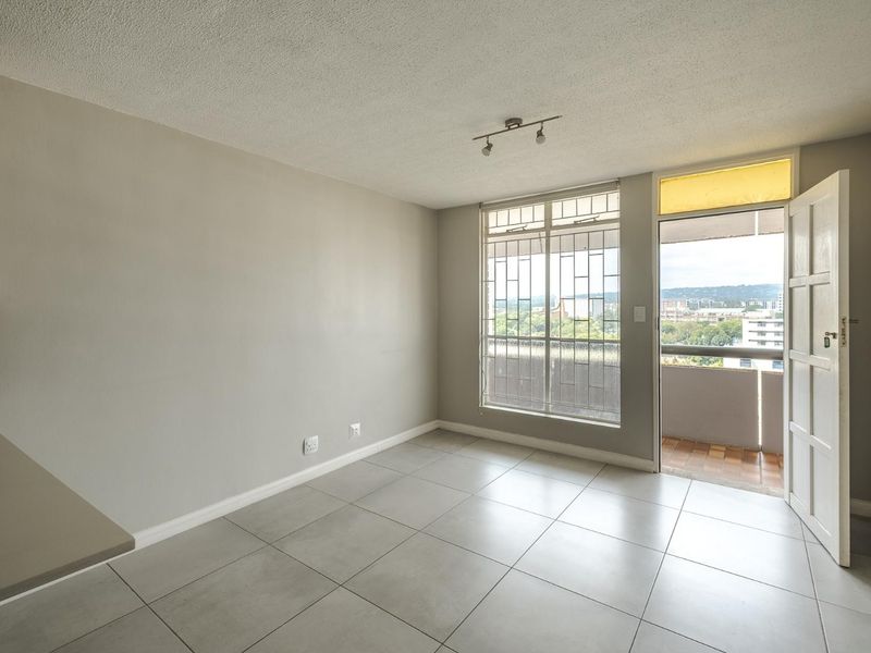 A stone throw away from UP and ease of access to the Gautrain, Tuks sports grounds and other amenities! - Photo 6