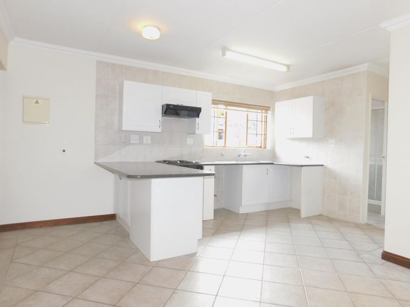 2 bedroom garden apartment for sale in Bryanston - Photo 4