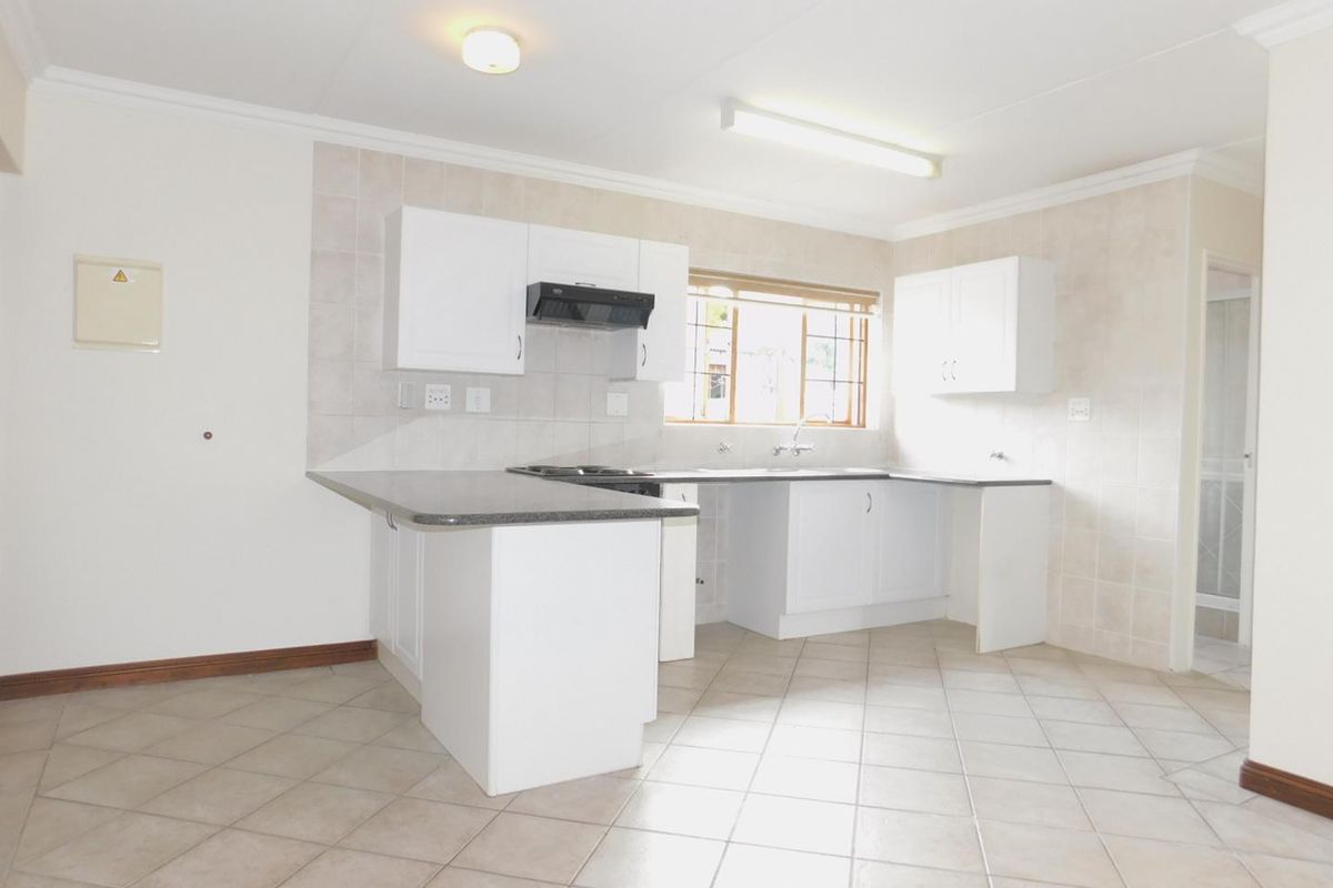 2 bedroom garden apartment for sale in Bryanston - Photo 4