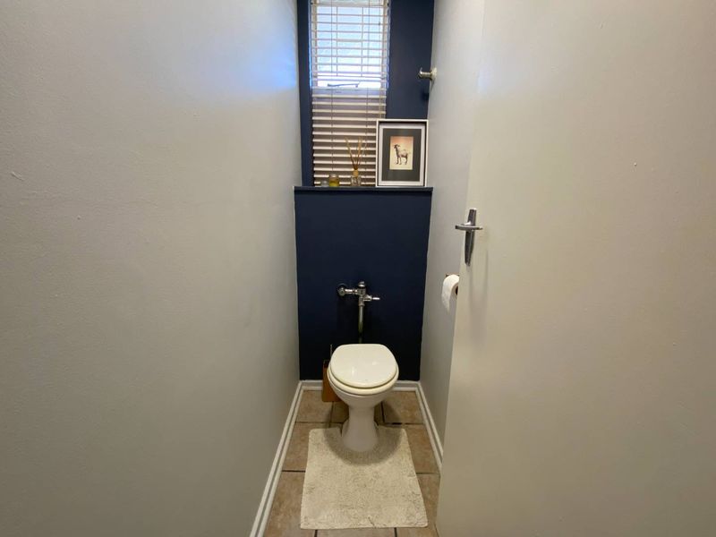 Spacious 1.5 Bedroom Apartment in Well-Maintained Complex - SOLE MANDATE - Photo 6