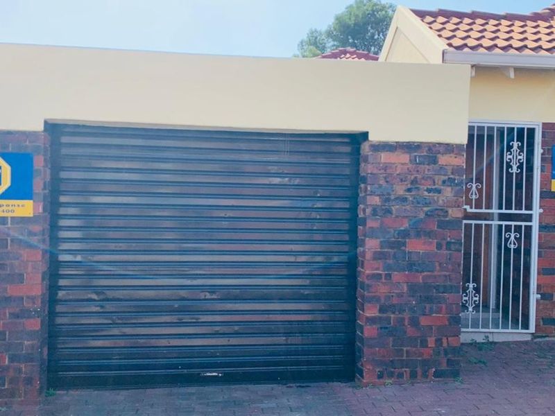 **Charming 3-Bedroom Home in Ormonde Complex**with outside room and toilet - Photo 7