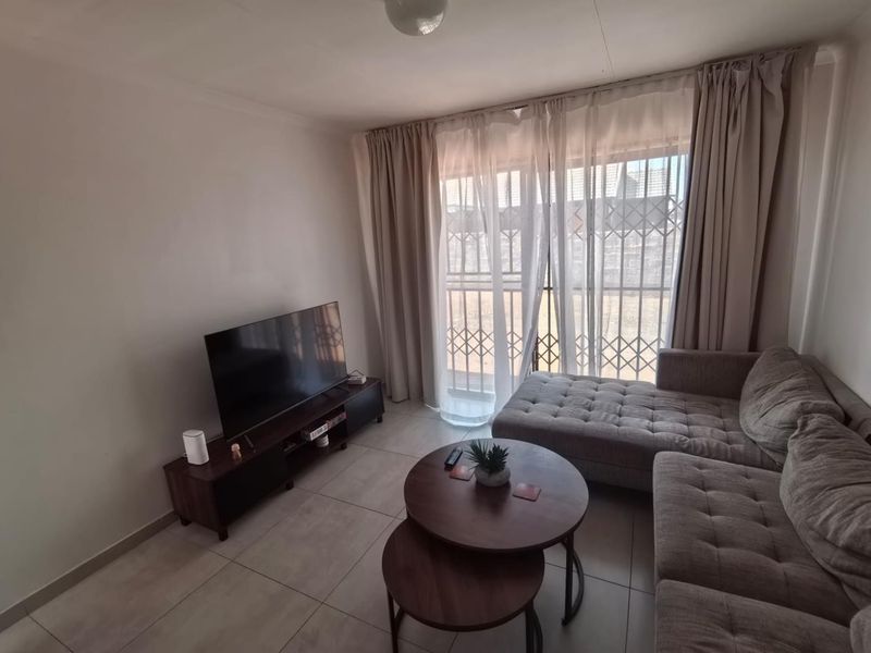 Three Bedroom House for Sale - Photo 9
