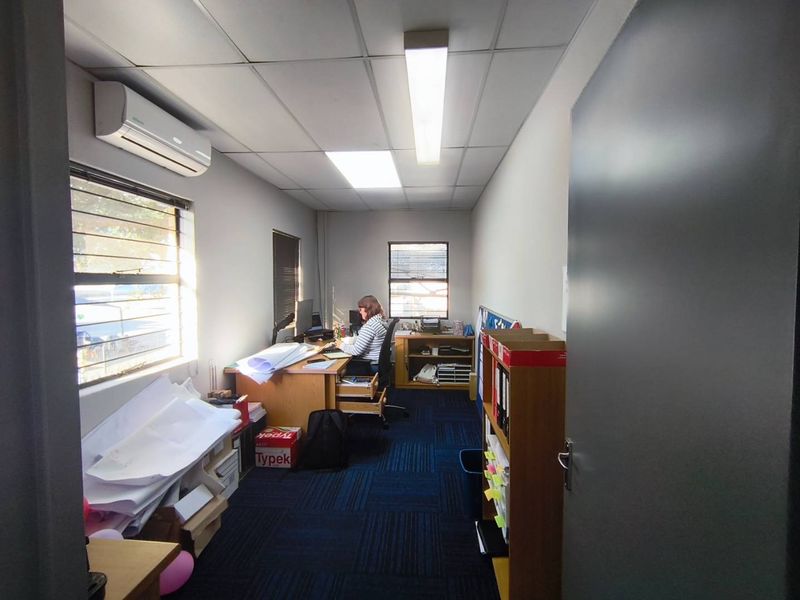 1,678m2 Warehouse to Let in Midrand – Prime Location Along Old Pretoria Road - Photo 10