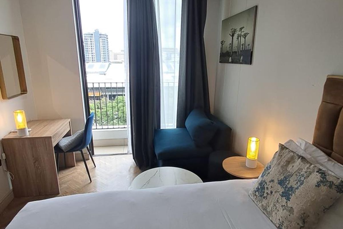 STUPENDOUS FULLY FURNISHED STUDIO APARTMENT IN THE NEW AND ICONIC COMPLEX IN ROSEBANK - Photo 3