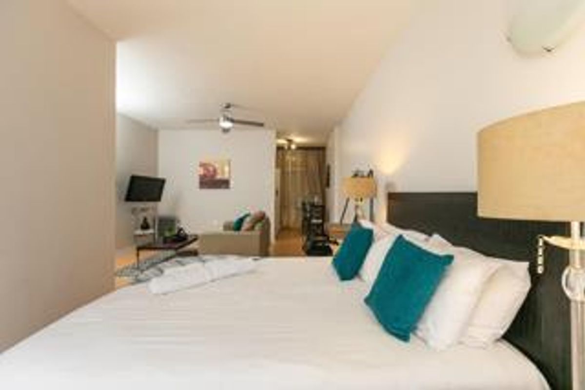 FURNISHED BACHELOR APARTMENT - Photo 5
