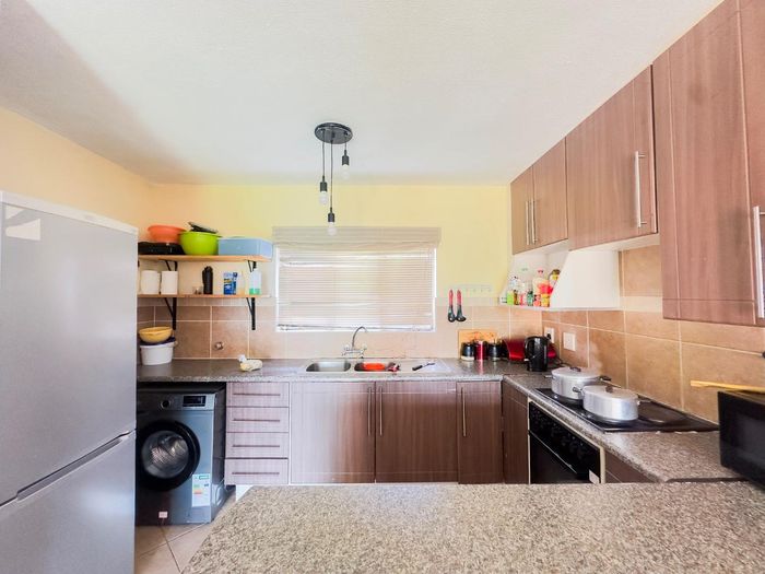 Property #2484189, Townhouse For Sale in Mooikloof Ridge