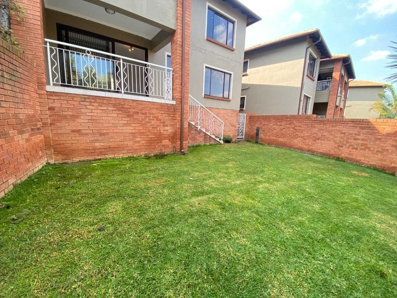Garden Unit Living with Space, Security & Convenience in Glenvista - Photo 4