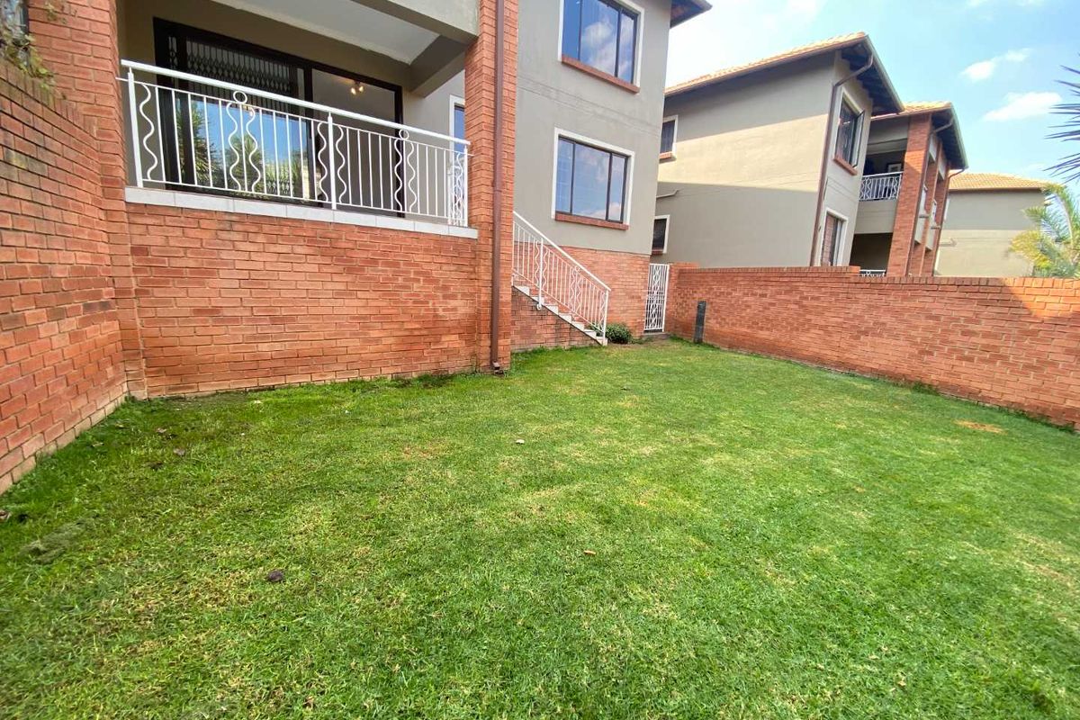 Garden Unit Living with Space, Security & Convenience in Glenvista - Photo 4
