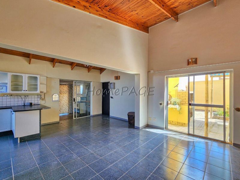 Ext 6, Henties Bay:  Older 3 Bedr home with flat AND LOADS OF POTENTIAL - Photo 10