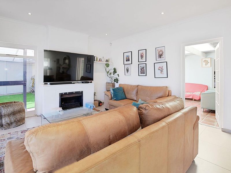 Endless potential in sought after area! - Photo 7