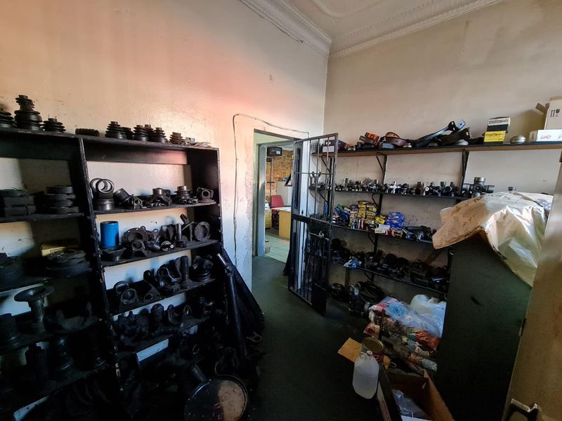 Commercial property - well maintained property - Photo 9