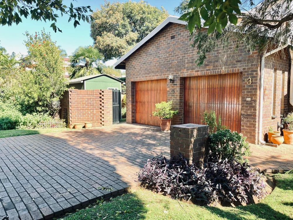 Double garage entrance