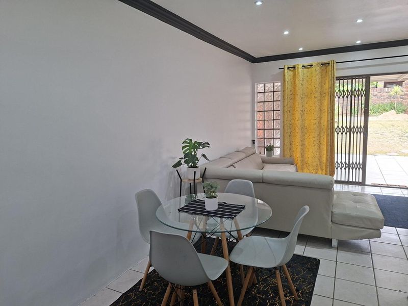 Simplex 3 Bedroom/2 Bathroom with lovely patio and braai area - Photo 3