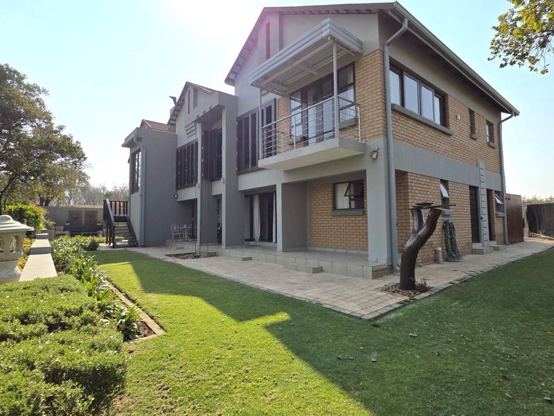 4 Bedroom Executive Home in Seasons Lifestyle Estate - Photo 2