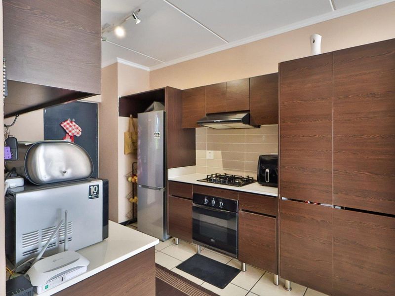 Modern 2-Bedroom Apartment in Central Park! - Photo 3