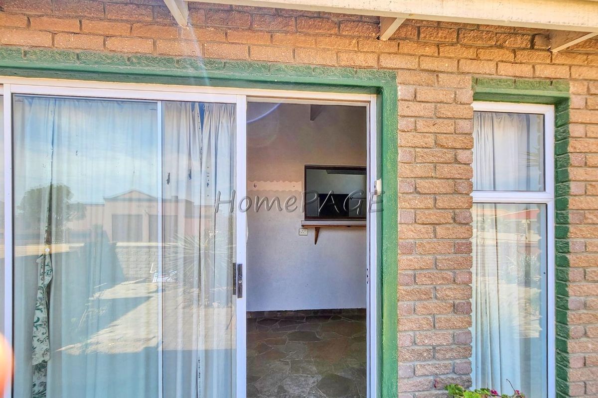 Ext 6, Henties Bay:  Older 3 Bedr home with flat AND LOADS OF POTENTIAL - Photo 4