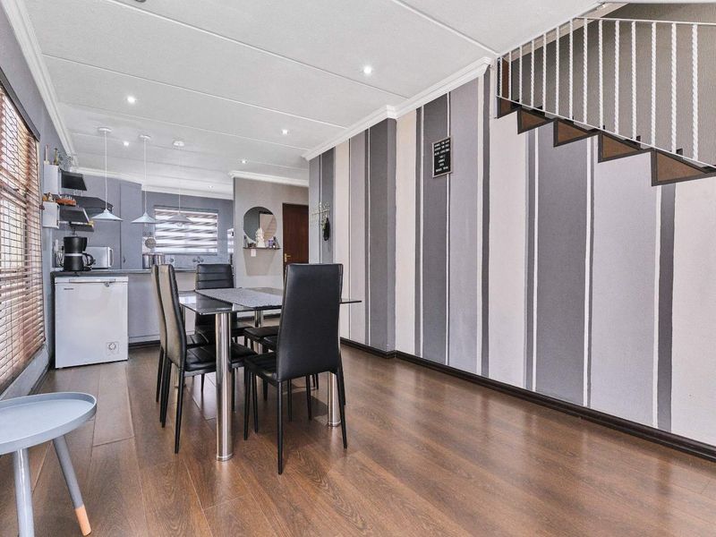 Modern Double-Story Retreat in Prime Location – Perfect for the Lock-Up-and-Go Lifestyle - Photo 5