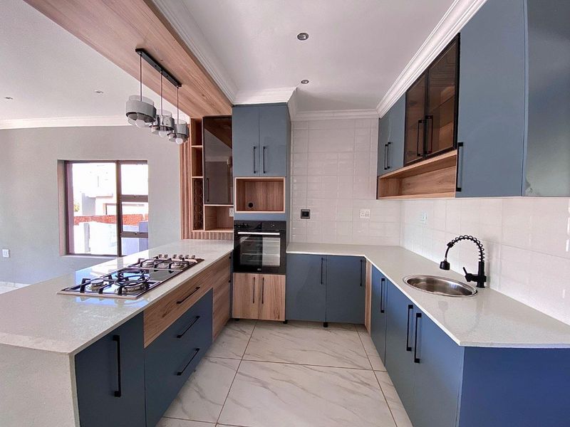 Epitome of luxury living. - Photo 8