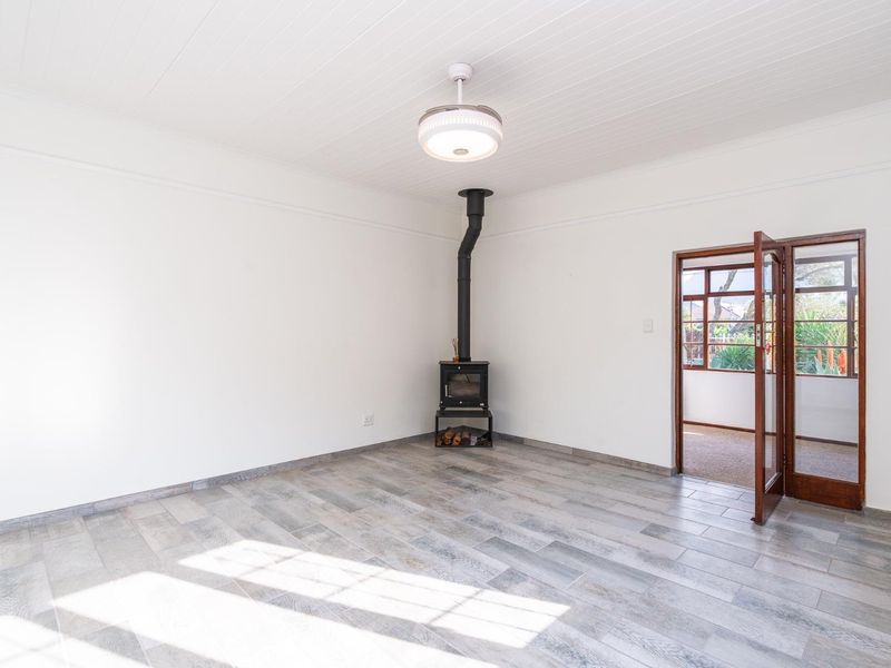 Large Family Home with Table Mountain Views in Little Mowbray. - Photo 7