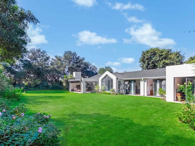 A CHARMING HOME FILLED WITH NATURAL LIGHT AND SET IN A PEACEFUL SETTING - Photo 10