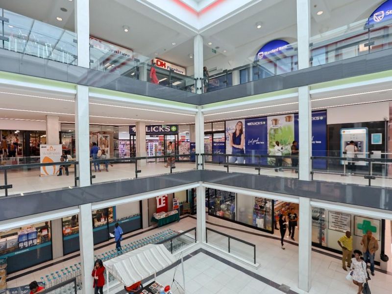 Retail spaces to let Gustav Voigts Centre - Photo 3