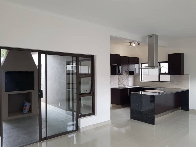 IMMACULATE PRIVATE UNIT - Photo 2
