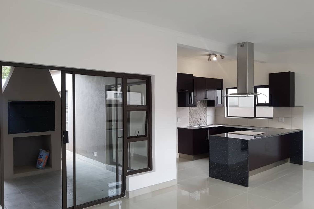 IMMACULATE PRIVATE UNIT - Photo 2