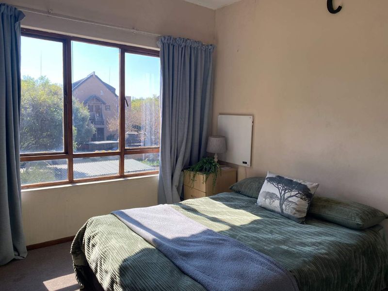 Sunny 1 Bed Apartment with Loft and 2 Balconies - Photo 9