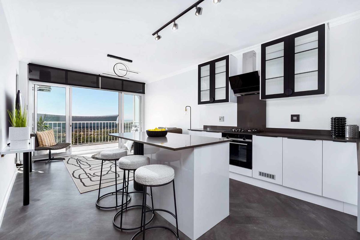 Top-Floor Luxury in Green Point! - Photo 2