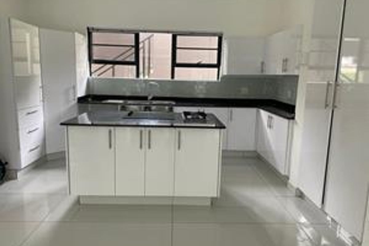 3 Bedroom Ground Floor Apartment For Sale in Palm Lakes Estate - Photo 2