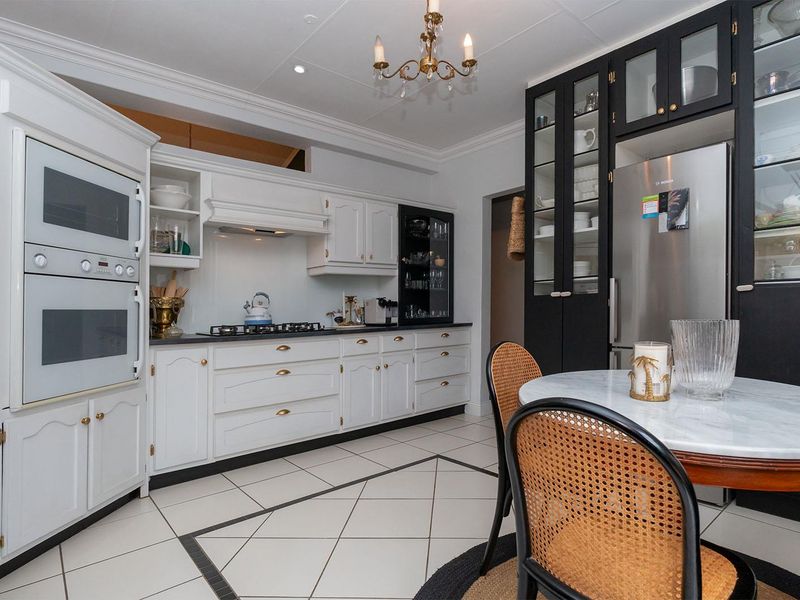 SUPERB SPACIOUS 3 BEDROOM TOWNHOUSE - Photo 8